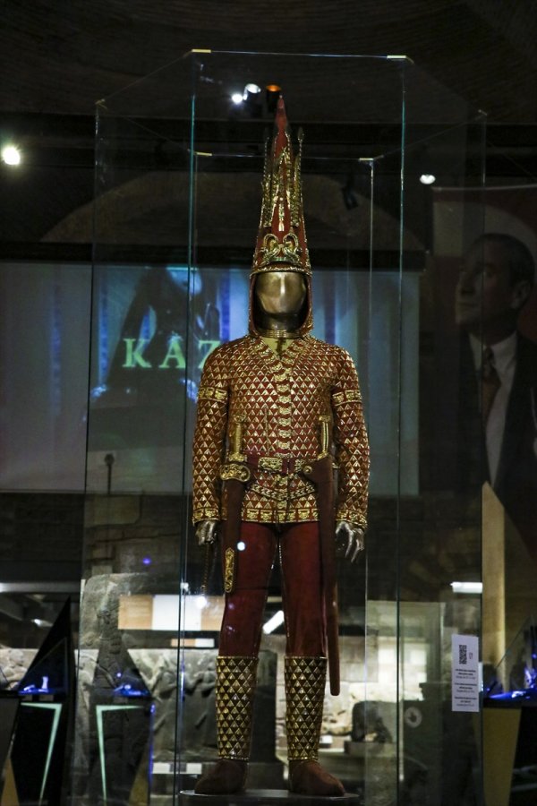 2500 Yıllık Altın Elbiseli Adam Türkiye'de