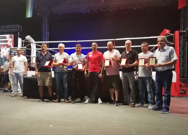 Boksör Shakhram Giyasov, Farkındalık İçin Ringe Çıktı