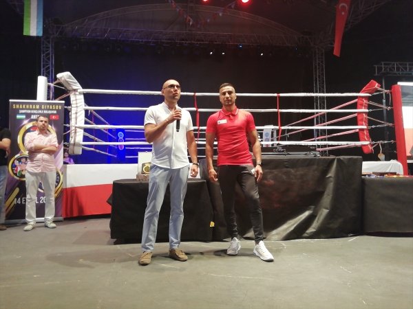 Boksör Shakhram Giyasov, Farkındalık İçin Ringe Çıktı