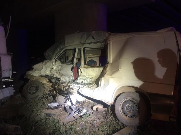 Konya'da Minibüs İle Tır Çarpıştı: 1 Ölü