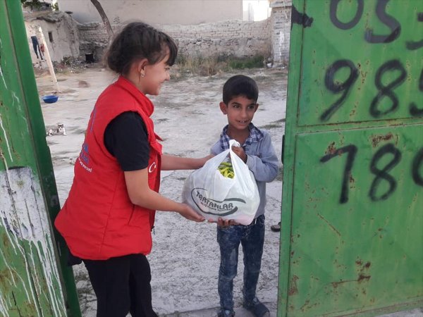 Bahçeden Yetişen Sebzeler Ücretsiz Dağıtıldı