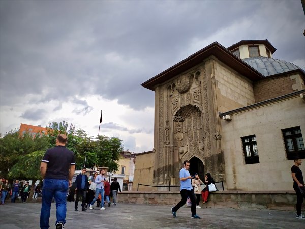 İnce Minareli Medrese Mimarisiyle Ziyaretçilerini Cezbediyor