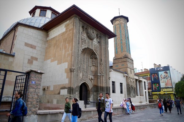 İnce Minareli Medrese Mimarisiyle Ziyaretçilerini Cezbediyor