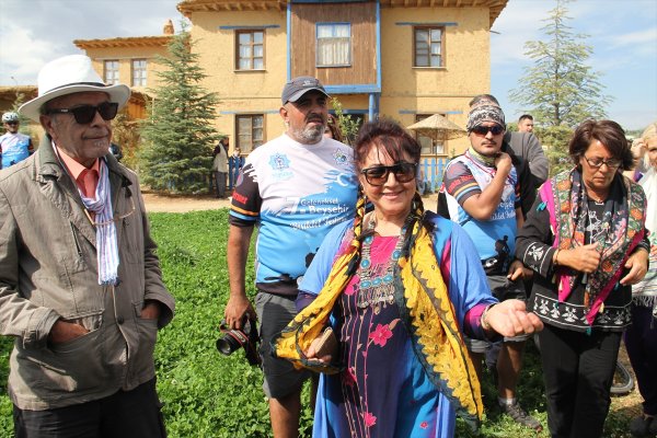 Sanatçılar Köyünde