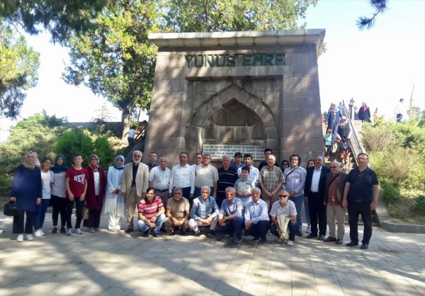 Yunus Emre Kabri Başında Anıldı