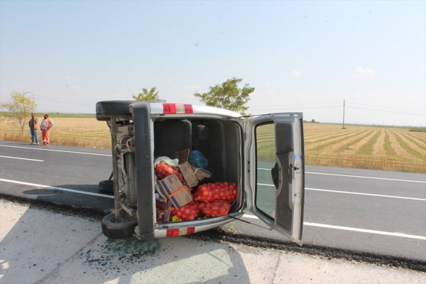Aksaray'da Hafif Ticari Araçla Tır Çarpıştı: 5 Yaralı