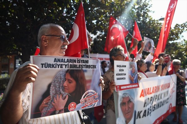 Antalya'dan Diyarbakır Annelerinin Oturma Eylemine Destek