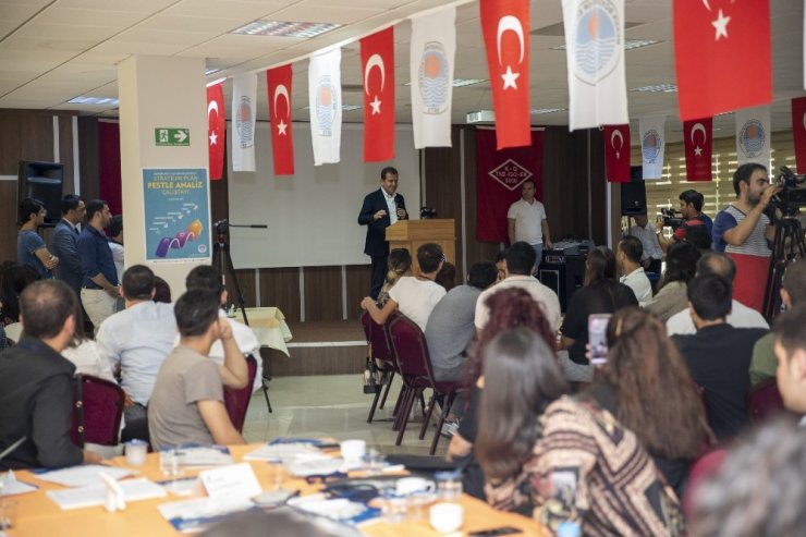 Başkan Seçer’den Gençlere: “Ufak Tefek Hizmetler İçin Birilerine Biat Etmeyin”