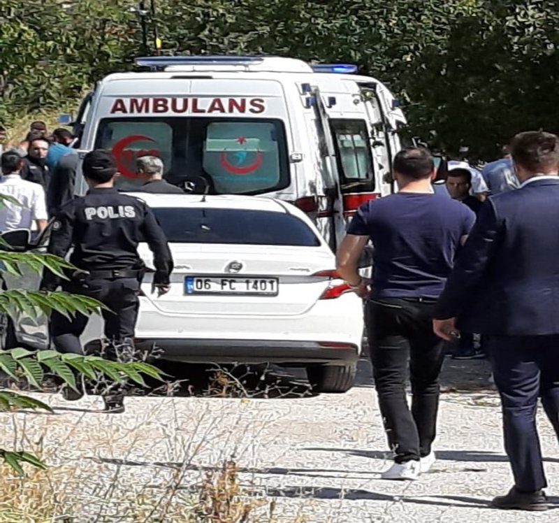 Sinirlenen Baba Çocuğunun Yanında Karısını Öldürdü