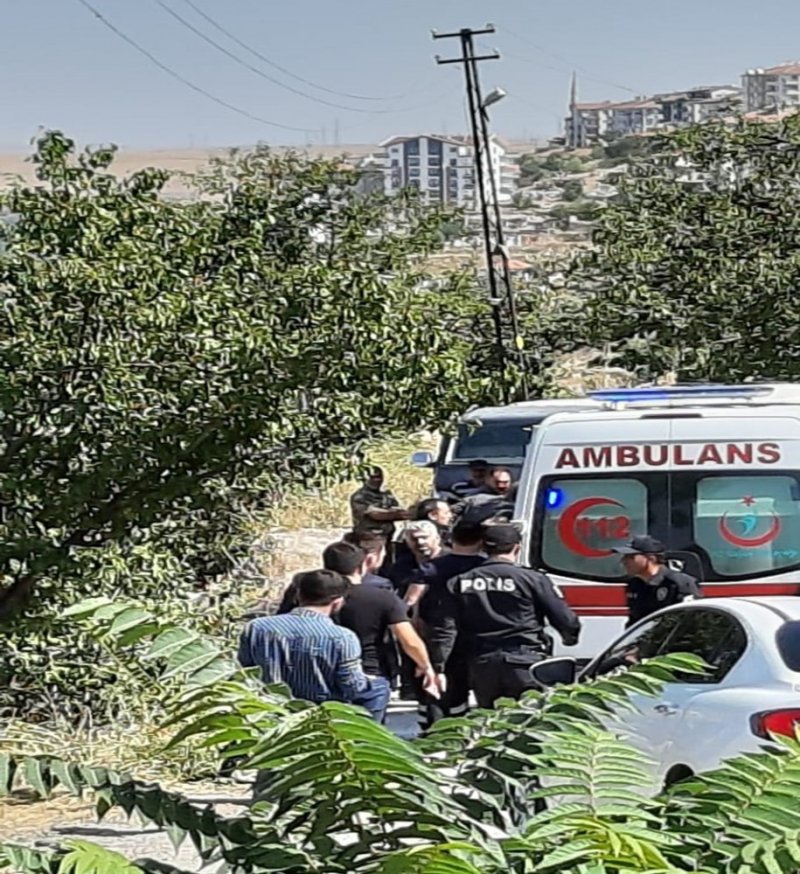 Sinirlenen Baba Çocuğunun Yanında Karısını Öldürdü