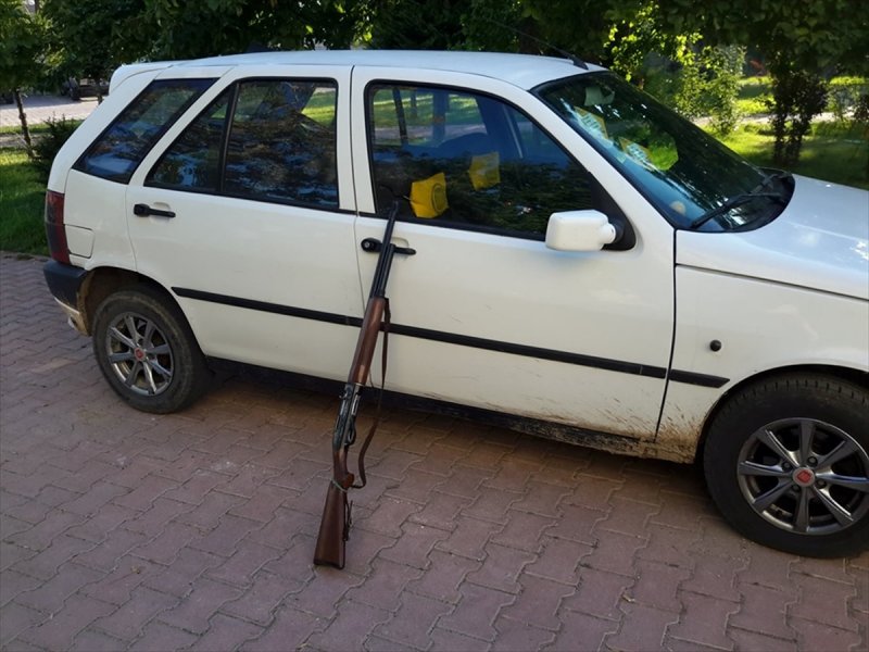 Araba Farıyla Kara Avcılığı Yapanlar Suçüstü Yakalandı