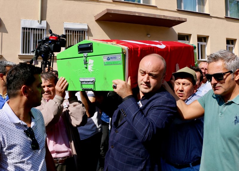 Bilecik'te Kılavuz Trenin Tünelde Raydan Çıkması