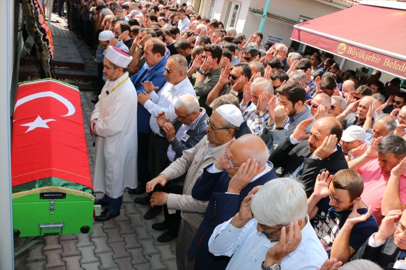 Bilecik'te Kılavuz Trenin Tünelde Raydan Çıkması