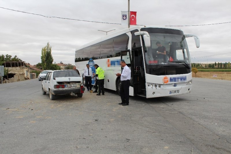 Karaman’da Otobüsle Çarpışan Otomobilin Sürücüsü Kayıplara Karıştı