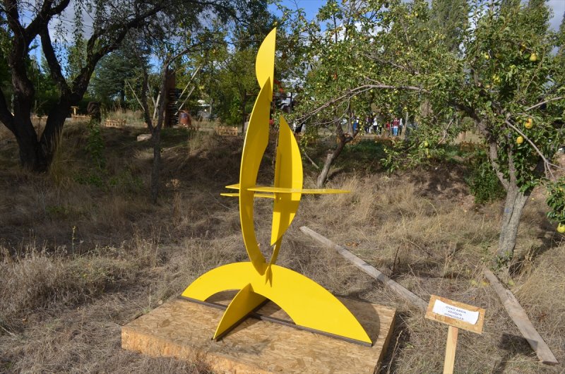 Eski Tarım Aletlerini Heykele Dönüştürdüler