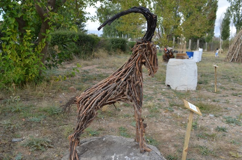 Eski Tarım Aletlerini Heykele Dönüştürdüler