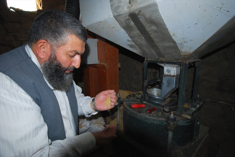 Taş Değirmende Geleneksel Yöntemlerle Bulgur Üretiyor