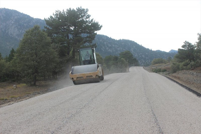 Derebucak'ta Yol Asfaltlama Çalışmaları