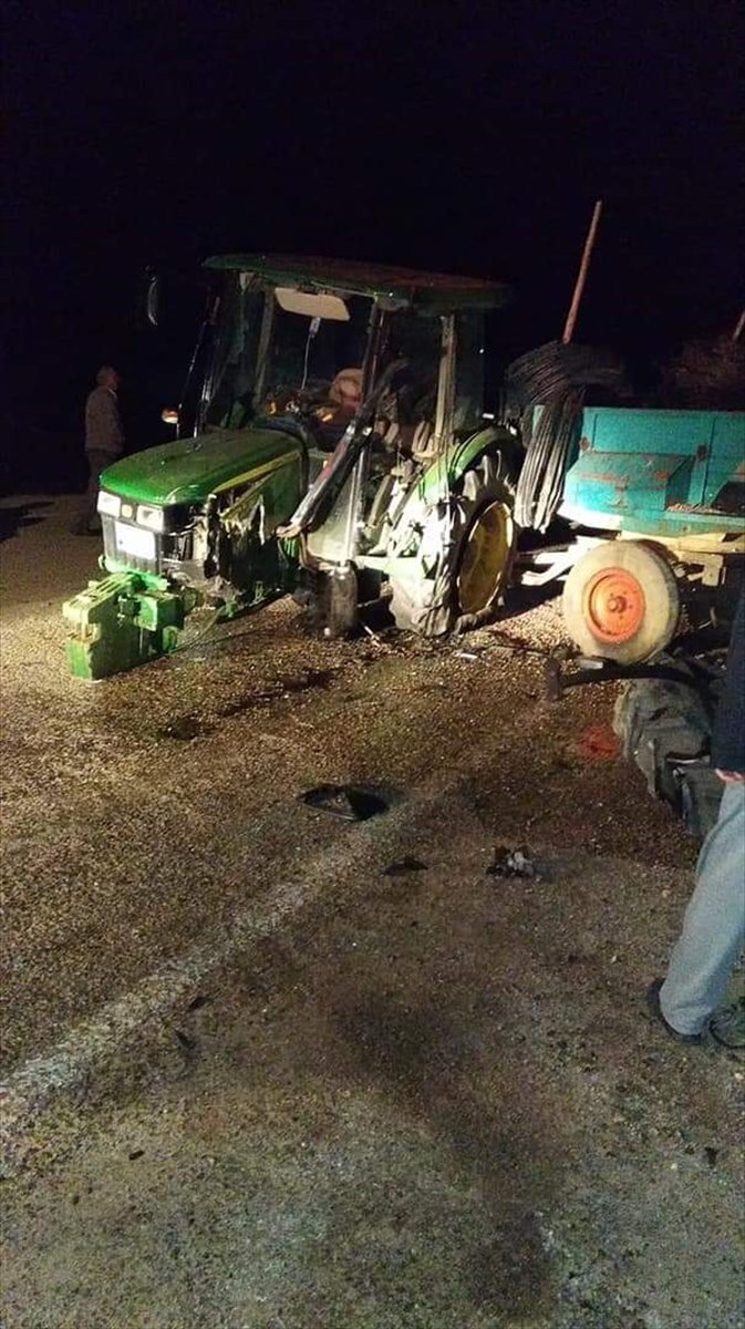 Konya'da Kamyon, Park Halindeki Traktöre Çarptı: 1 Ölü, 2 Yaralı
