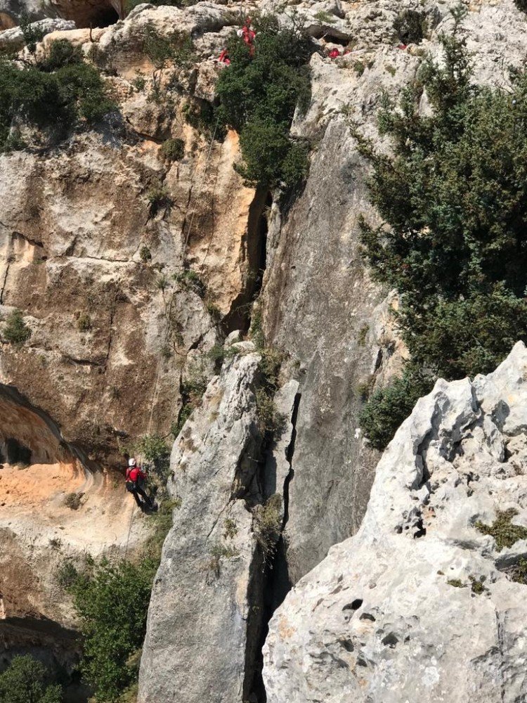 Yamaçta Mahsur Kalan Keçi, 7 Saatlik Operasyonla Kurtarıldı