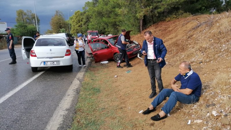 Manavgat'ta Trafik Kazası: 4 Yaralı
