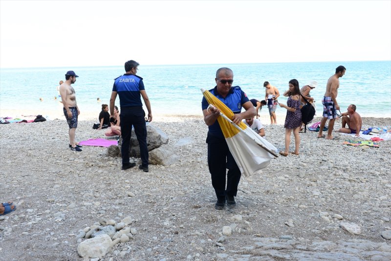 Olimpos Sahilinde Seyyar Satıcı Denetimi