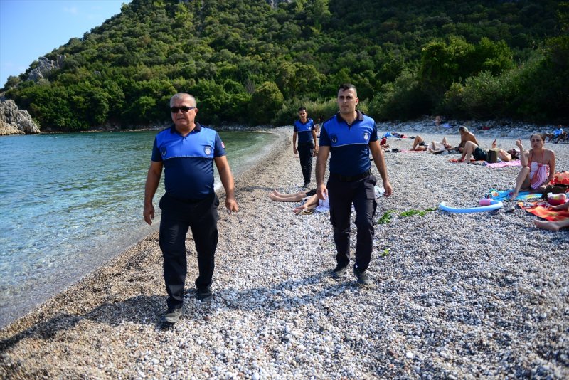 Olimpos Sahilinde Seyyar Satıcı Denetimi