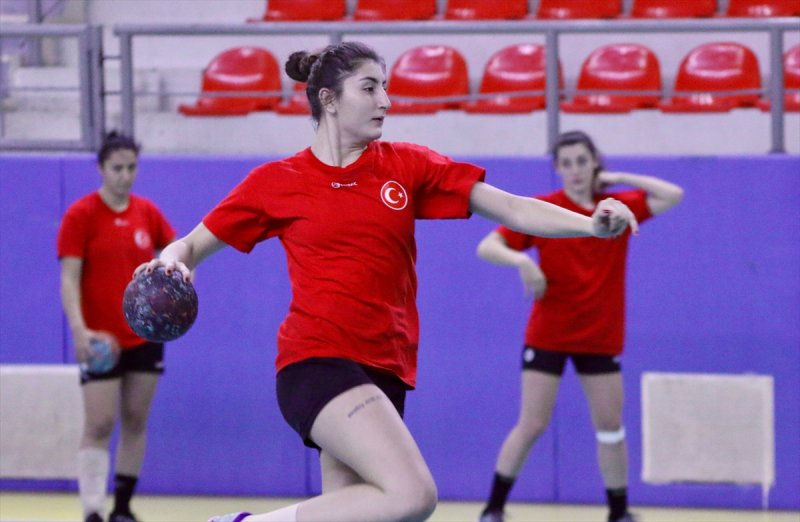 A Milli Kadın Hentbol Takımı'nda Hırvatistan Maçı Hazırlıkları