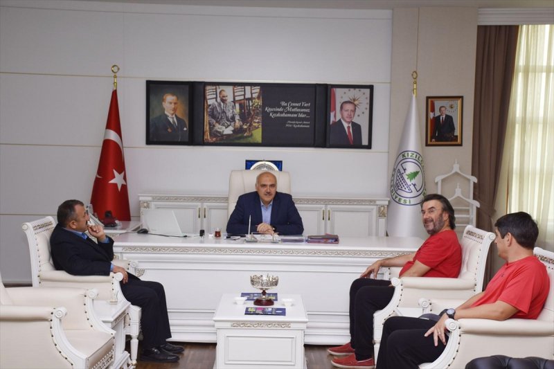 Basketbolculardan Belediye Başkanı Acar'a Ziyaret