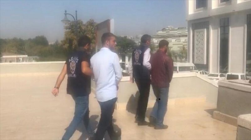 Ev Anahtarıyla Otomobil Çalan Hırsızlık Zanlıları Yakalandı