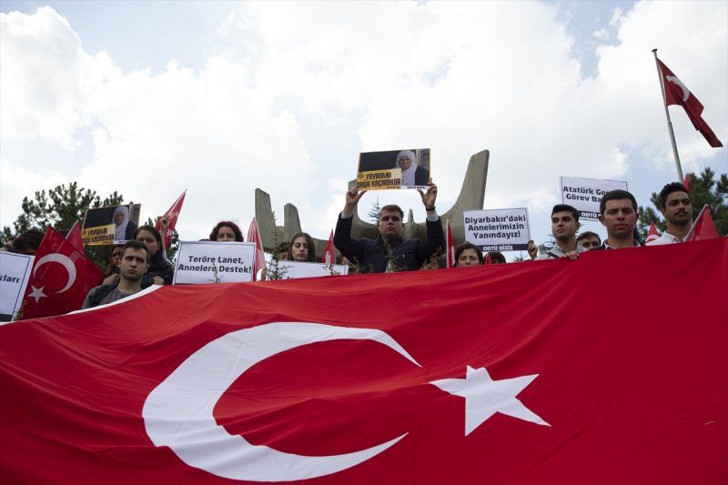 Odtü'lü Öğrencilerden Diyarbakır Annelerine Destek