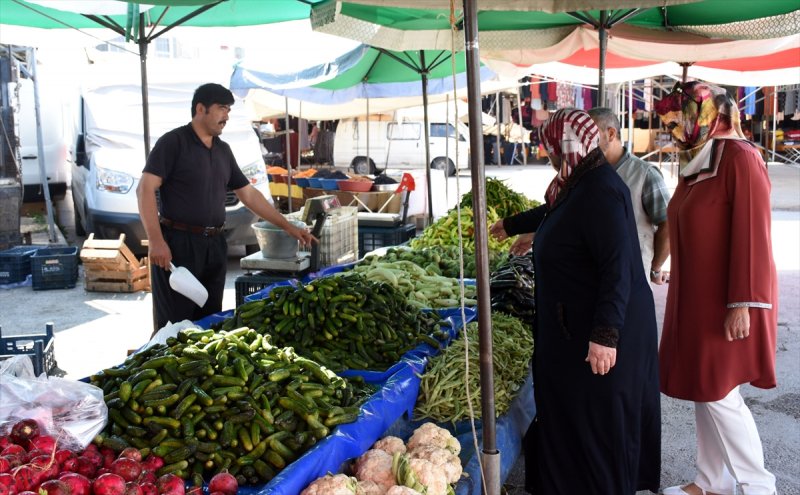 Turşu Bidonları Yoksul Öğrenciler İçin Doluyor