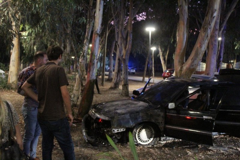 Antalya'da Bir Kişinin İkinci El Satın Aldığı Otomobili Cayır Cayır Yandı