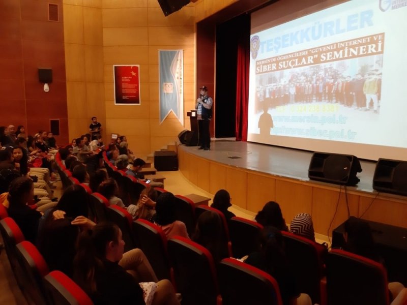 Mersin'in Gülnar İlçesinde Öğrencilere Yönelik Güvenli İnternet Semineri Düzenlendi