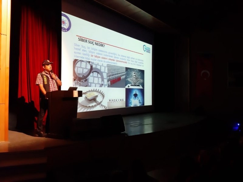 Mersin'in Gülnar İlçesinde Öğrencilere Yönelik Güvenli İnternet Semineri Düzenlendi