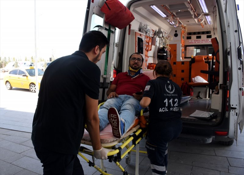 Aksaray'da Otomobil Kamyona Çarptı: 4 Yaralı