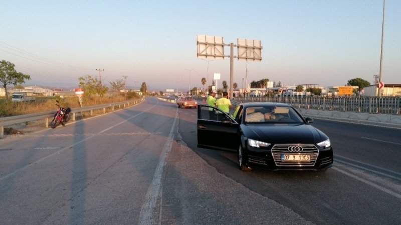 Motosiklet İle Otomobilin Çarpışması Sonucunda Meydana Gelen Kazada 2 Kişi Yaralandı
