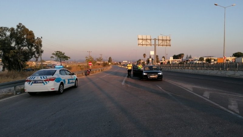 Motosiklet İle Otomobilin Çarpışması Sonucunda Meydana Gelen Kazada 2 Kişi Yaralandı