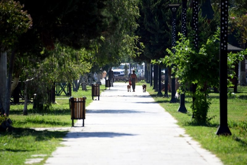 Mersin Uluslararası Limanı'na Kadar Uzanan Atatürk Parkı İçerisinde Peyzaj Çalışmalarına Başladı