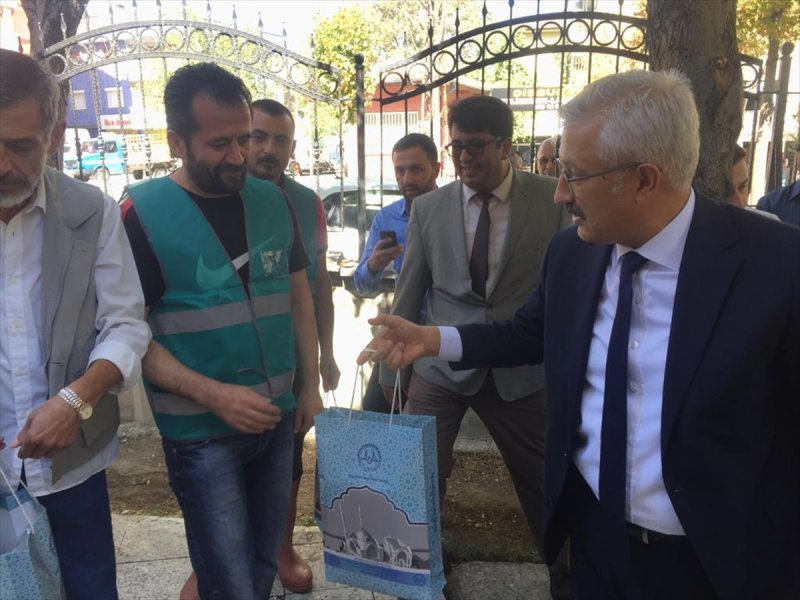 Camiler Ve Din Görevlileri Haftası'nda Yükümlüler Cami Temizledi