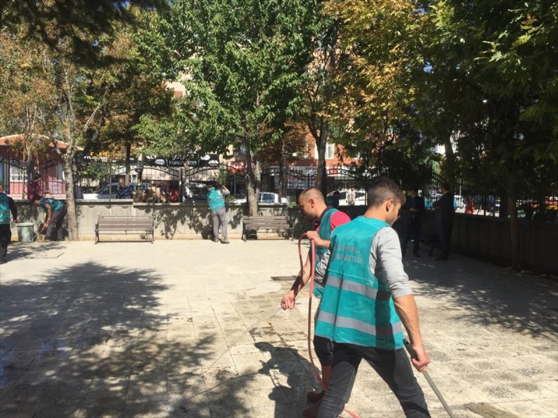 Camiler Ve Din Görevlileri Haftası'nda Yükümlüler Cami Temizledi