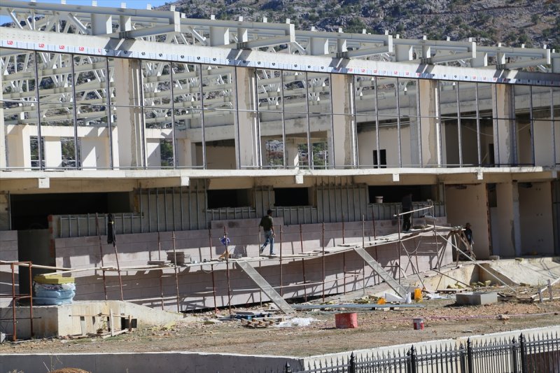 Hadim'de Yapımı Süren Spor Kompleksi
