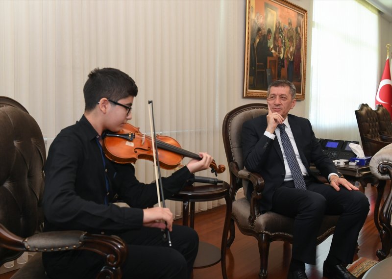 Mozart Ödüllü Ali, Kemanıyla Yaşıtlarına İlham Verdi