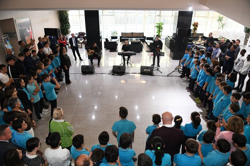 Mozart Ödüllü Ali, Kemanıyla Yaşıtlarına İlham Verdi