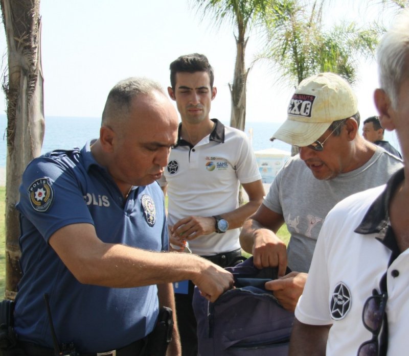 Hırsız Denize Atlamasına Rağmen Güvenlik Görevlilerine Yakalanmaktan Kurtulamadı