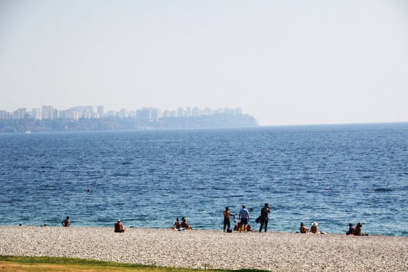 Hırsız Denize Atlamasına Rağmen Güvenlik Görevlilerine Yakalanmaktan Kurtulamadı