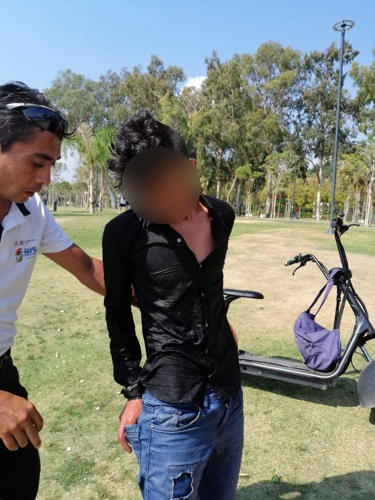 Hırsız Denize Atlamasına Rağmen Güvenlik Görevlilerine Yakalanmaktan Kurtulamadı