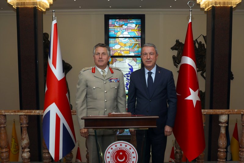 Akar, İngiltere Genelkurmay Başkanı Carter'ı Kabul Etti