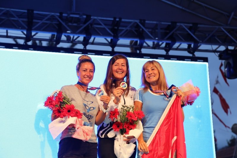 Serbest Dalış Şampiyonasında Derin Ve Erken Şampiyon