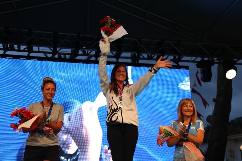 Serbest Dalış Şampiyonasında Derin Ve Erken Şampiyon